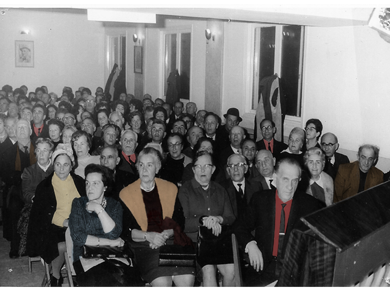 בונדאים ואוהדים בבית ברית העבודה, תל אביב, 1961